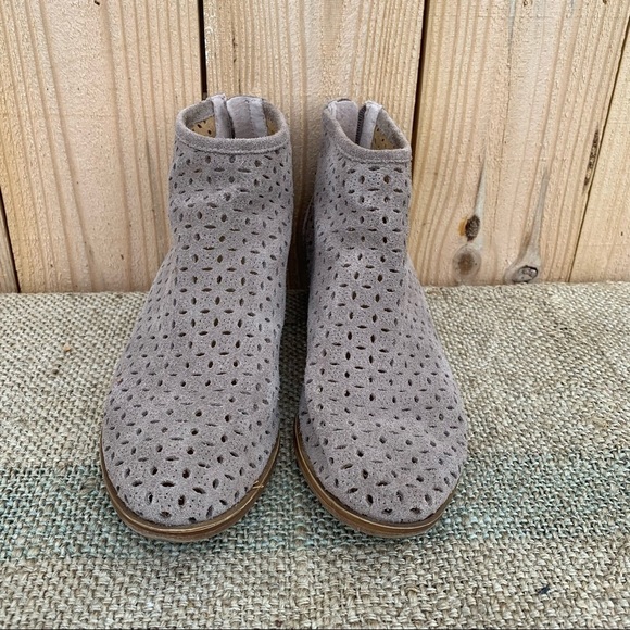 Lucky Brand Laser Cut Women’s Booties Size 8 Boots - Picture 2 of 5